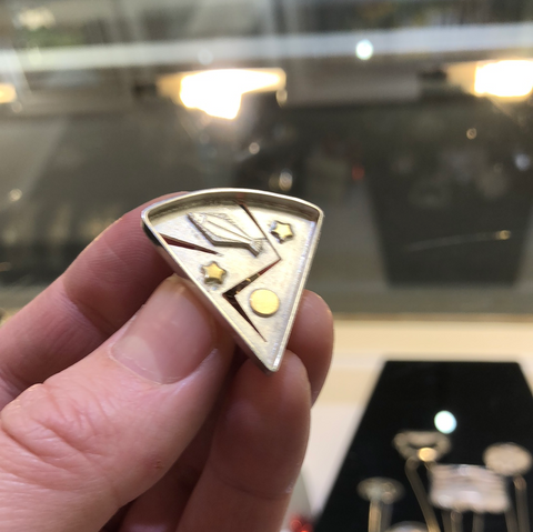 HALIBUT TRIANGLE TIE TACK PIN WITH 14K GOLD